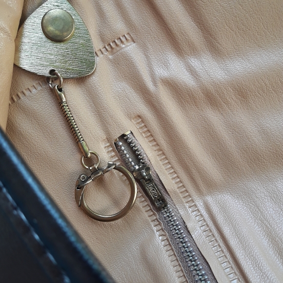 Vintage Leather Bag Built-in Brass Mirror Vinyl Clutch Purse Vtg 1960s 70s Case - Picture 5 of 16